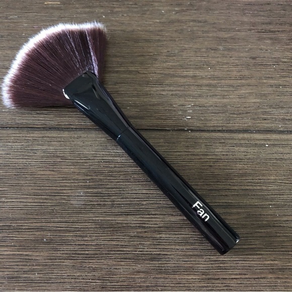 Julep Make-Up Brush: Fan Brush - Picture 2 of 2